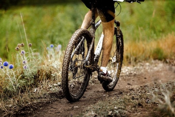 bike trail tour at pathfinder park Aurora Colorado