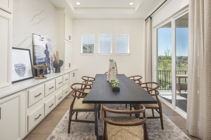 American_Legend_Inspiration_Hilltop_Model_C555_dining.jpg