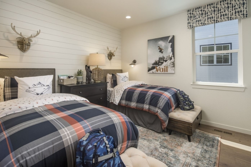 American_Legend_Inspiration_Hilltop_Model_C555_grandkids_bedroom.jpg