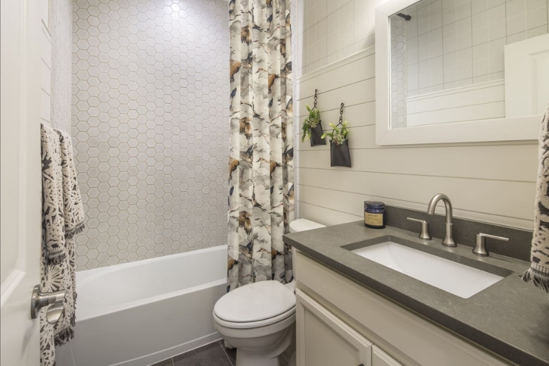 American_Legend_Inspiration_Hilltop_Model_C555_guest_bathroom.jpg