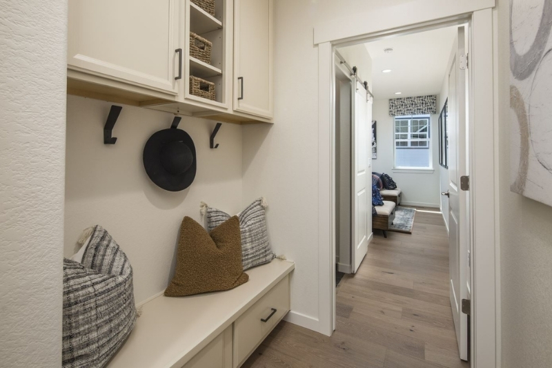 American_Legend_Inspiration_Hilltop_Model_C555_mudroom.jpg